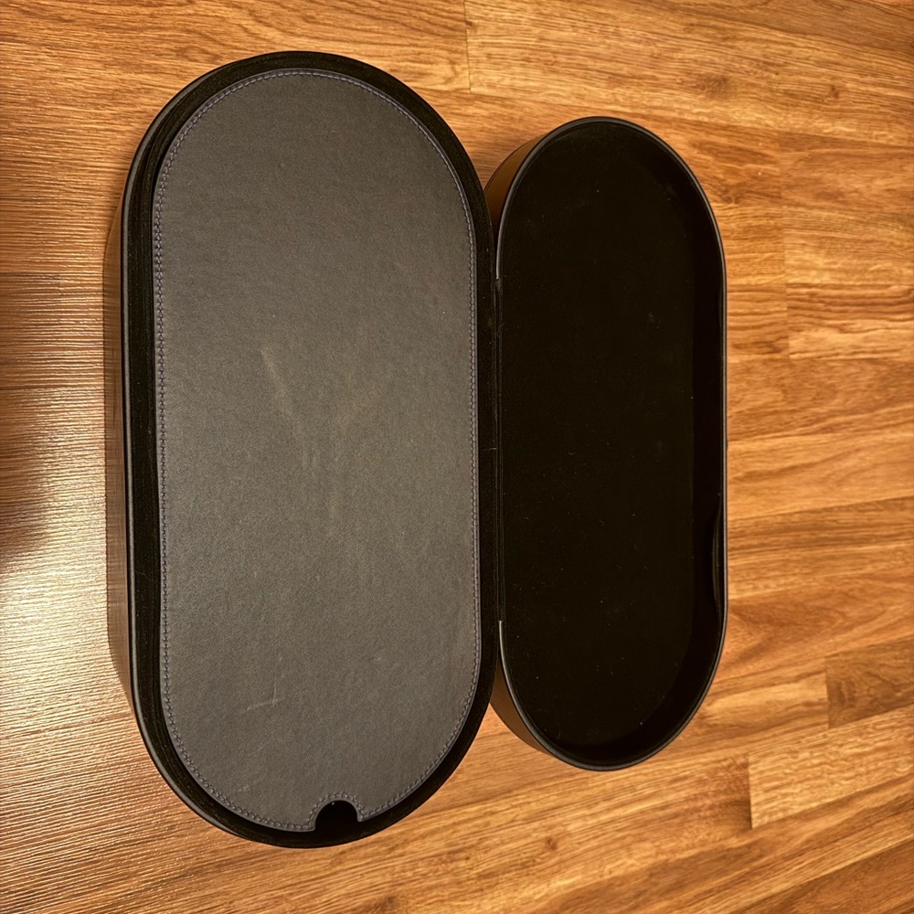 Dyson Airwrap- Black and Purple - Picture 3 of 4